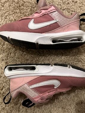 Toddler girl Nike sneakers